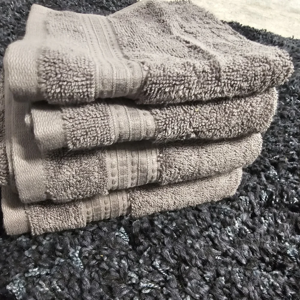 Purely Indulgent 4-Piece Towel Set - 100% Cotton, Women-Owned Gray